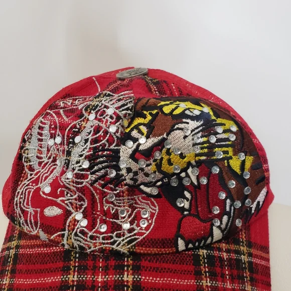 Ed Hardy Snapback Trucker Hat Tiger Plaid Embroidered Red Mesh Vintage Unisex - Picture 2 of 8
